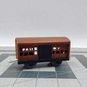 Thomas & Friends Trackmaster Train Brown Livestock Cattle Cargo Car 2002
